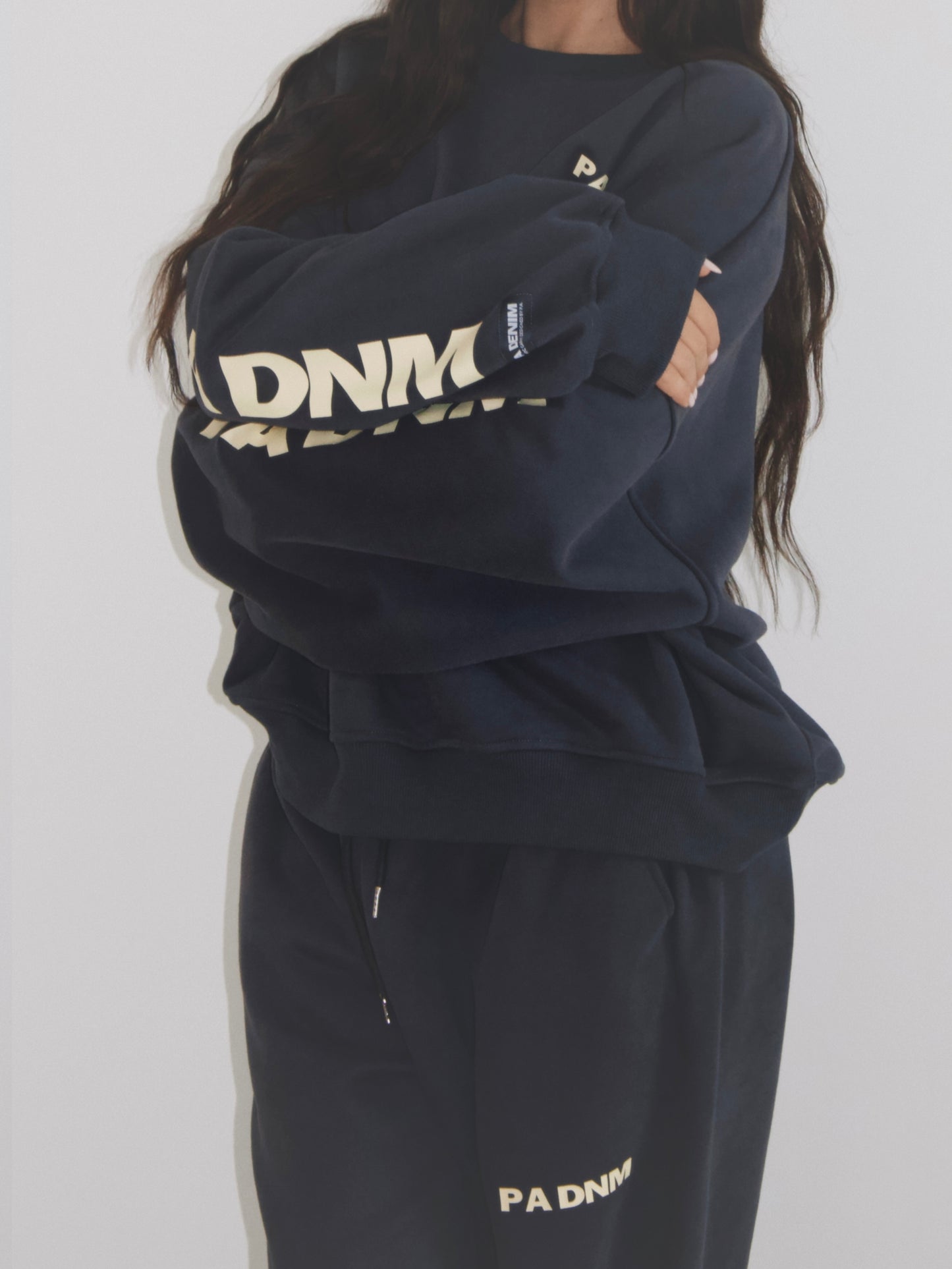 OVERSIZED LOGO CREW NECK I GREY