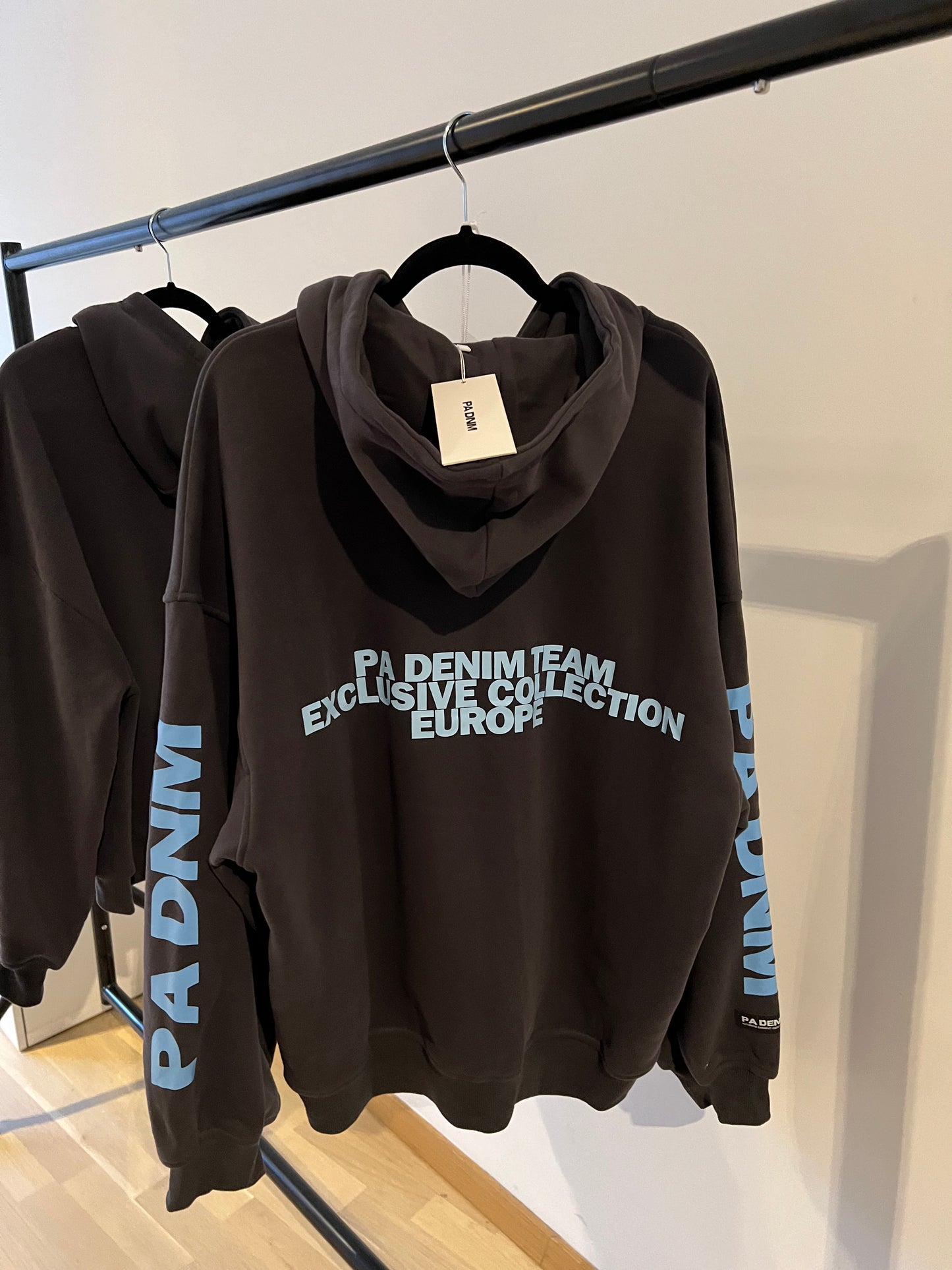 DOUBLE ENDED ZIP LOGO HOODIE I GREY