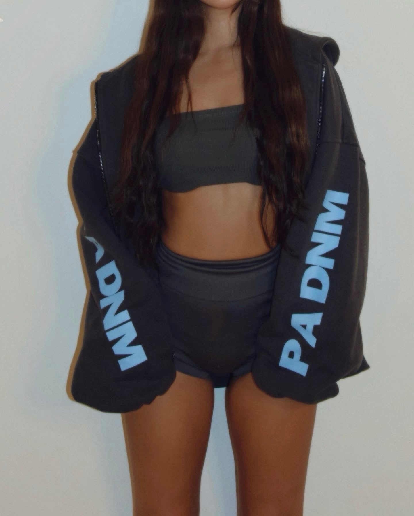 DOUBLE ENDED ZIP LOGO HOODIE I GREY
