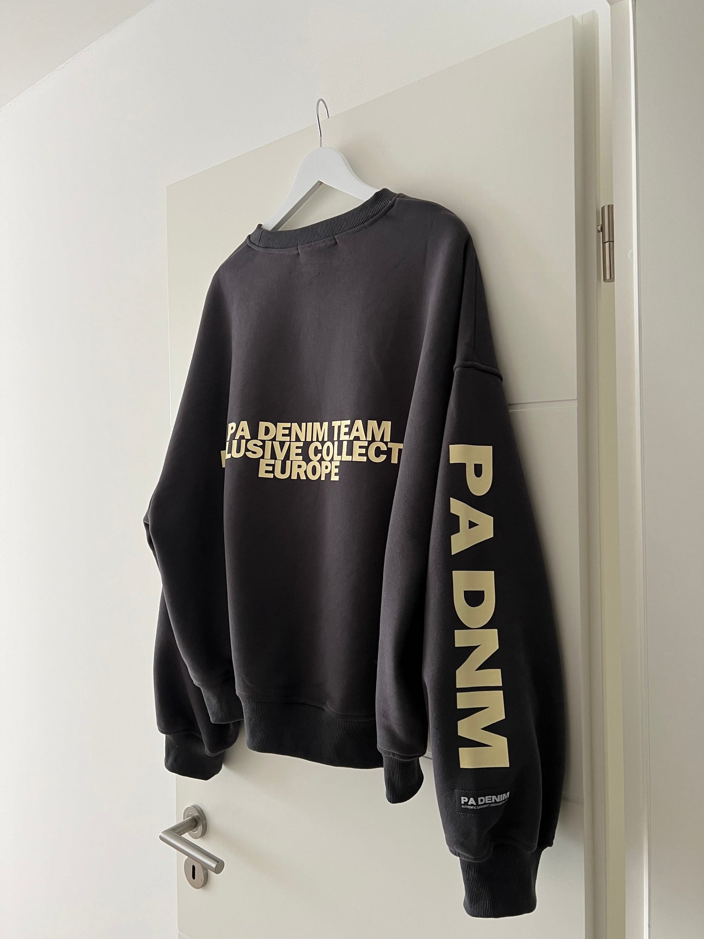 OVERSIZED LOGO CREW NECK I GREY