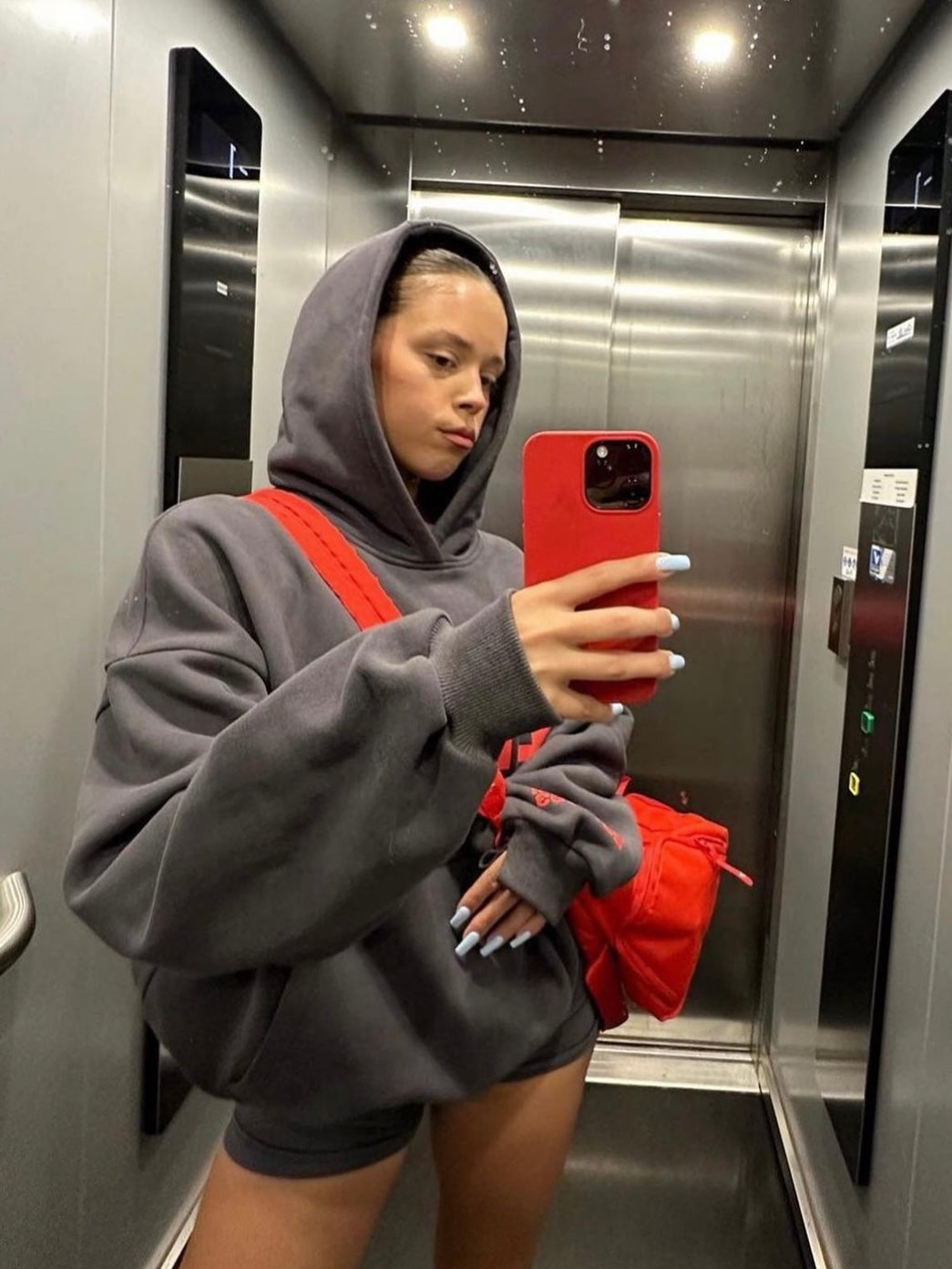 OVERSIZED LOGO HOODIE