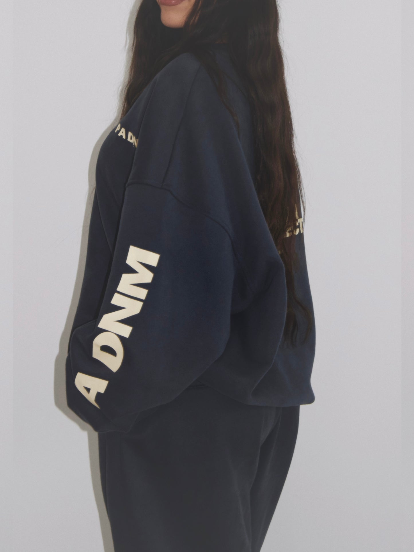 OVERSIZED LOGO CREW NECK I GREY