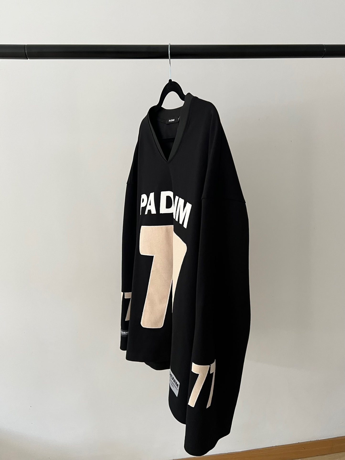 HOCKEY 77 LONG-SLEEVE JERSEY