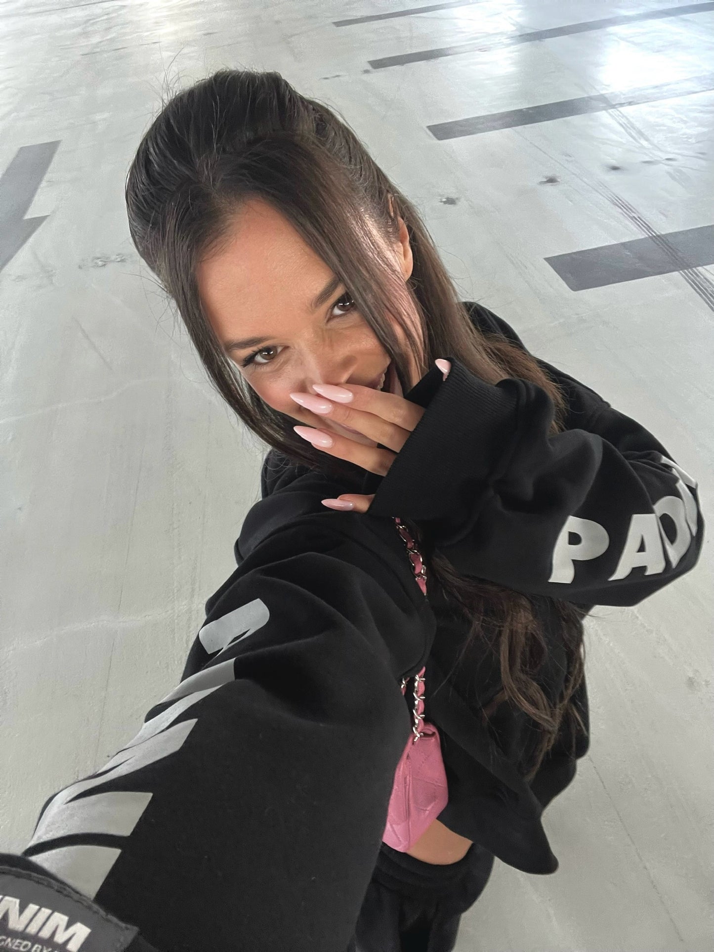OVERSIZED LOGO CREW NECK I BLACK