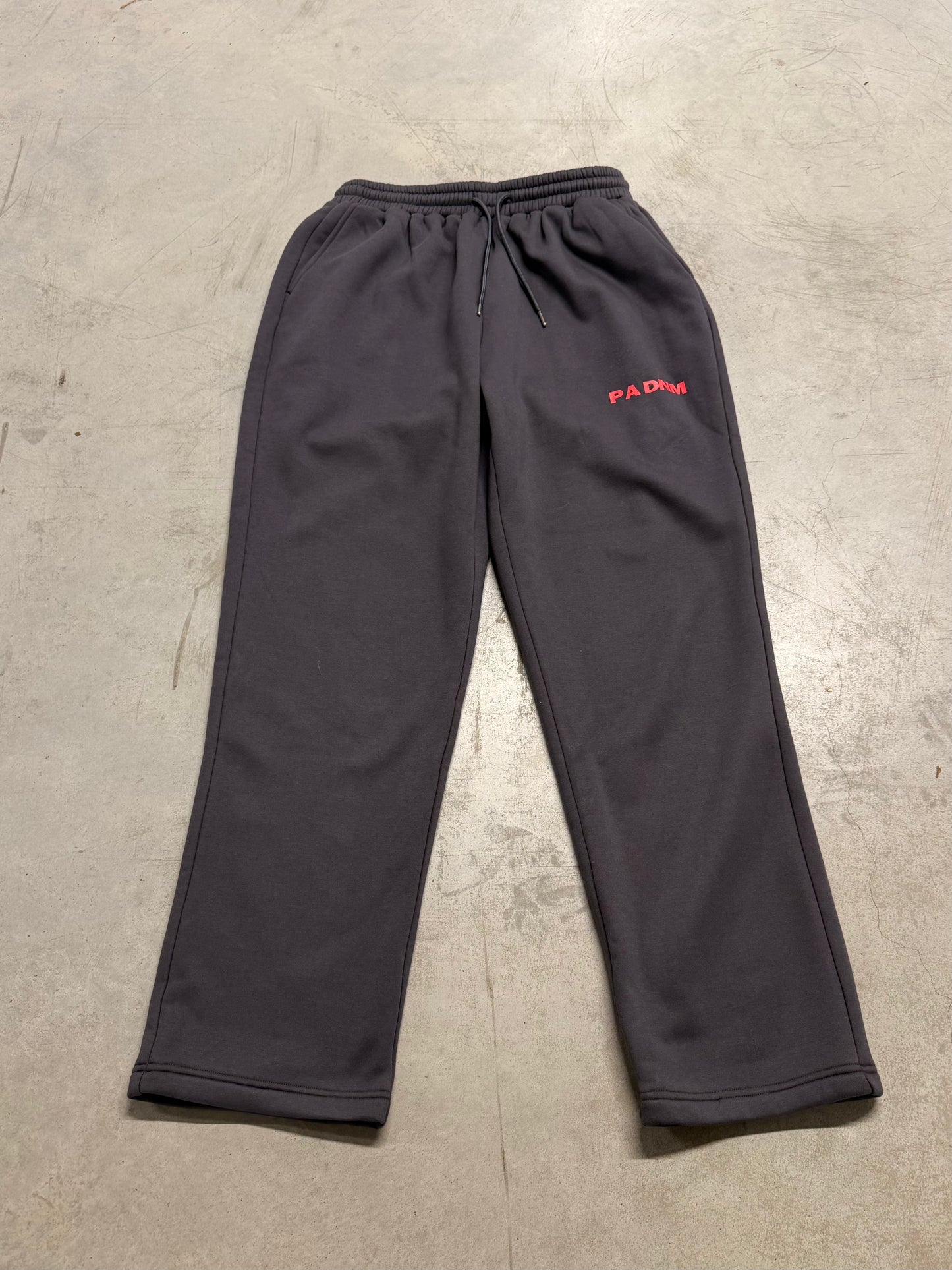 THE ESSENTIAL JOGGERS