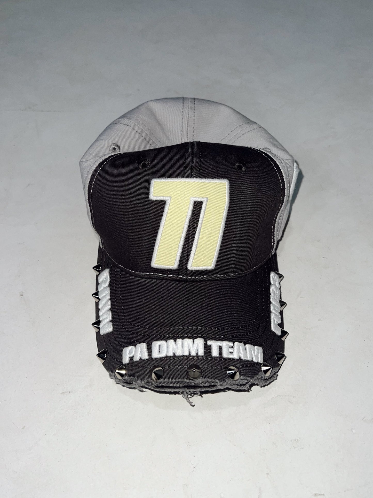 STUDDED GEAR CAP