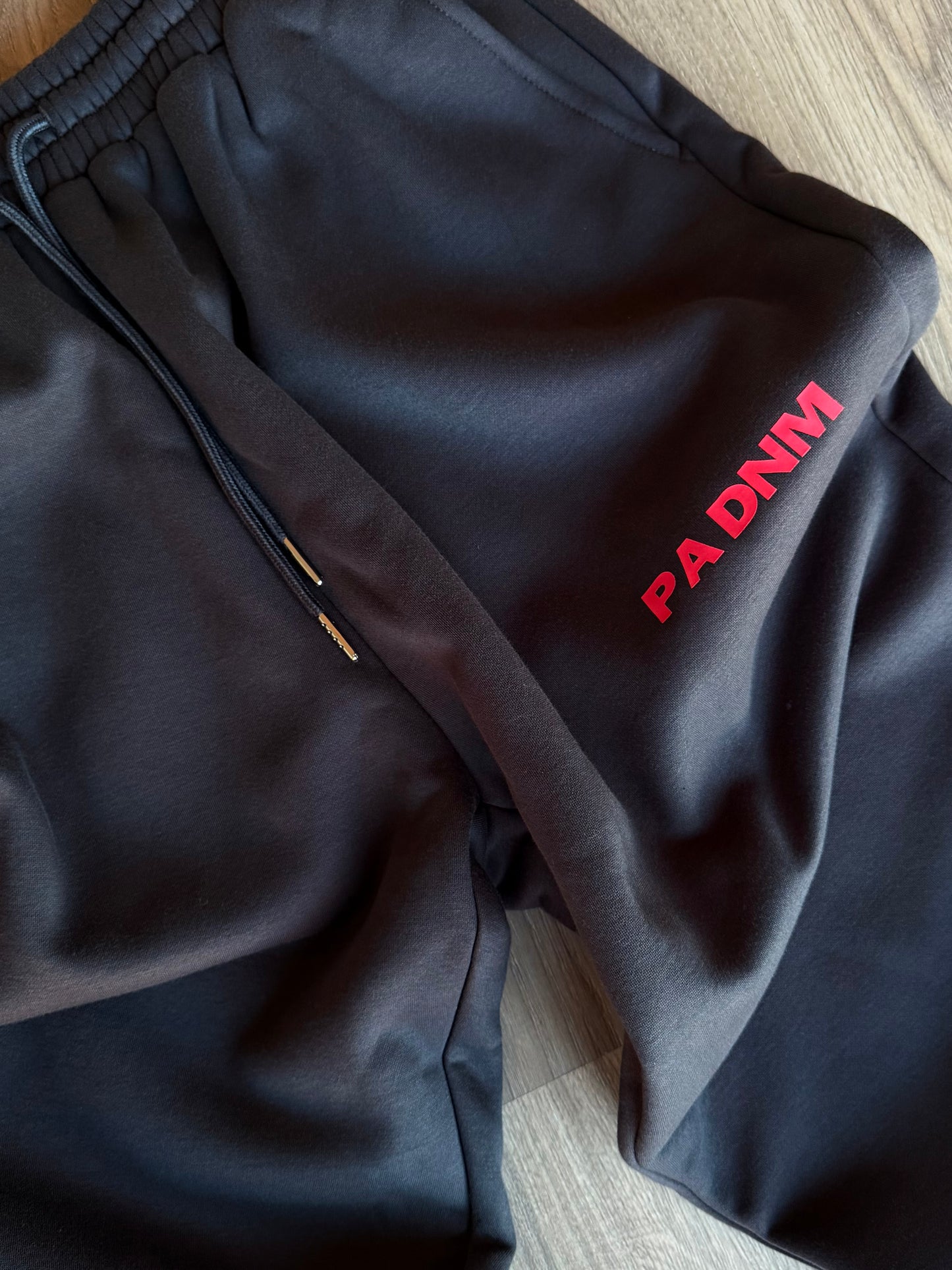 THE ESSENTIAL JOGGERS