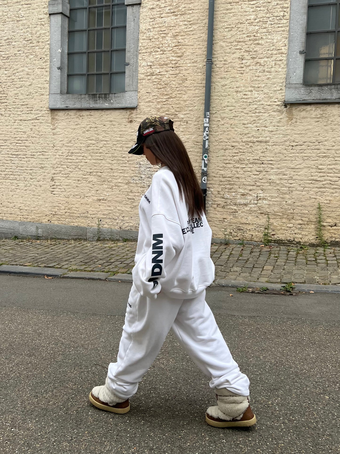 OVERSIZED LOGO CREW NECK I WHITE