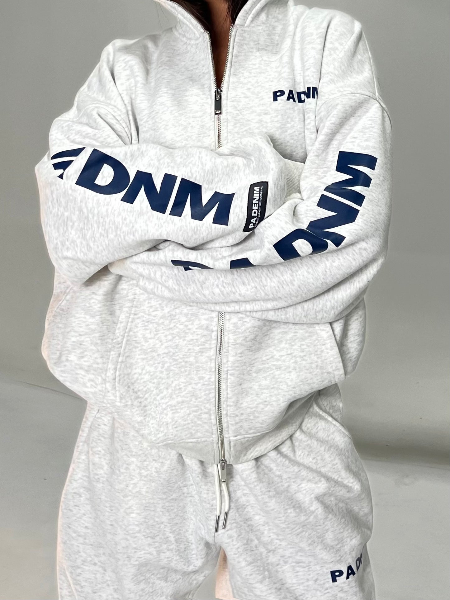 THE NAVY SCRIPT HOODIE