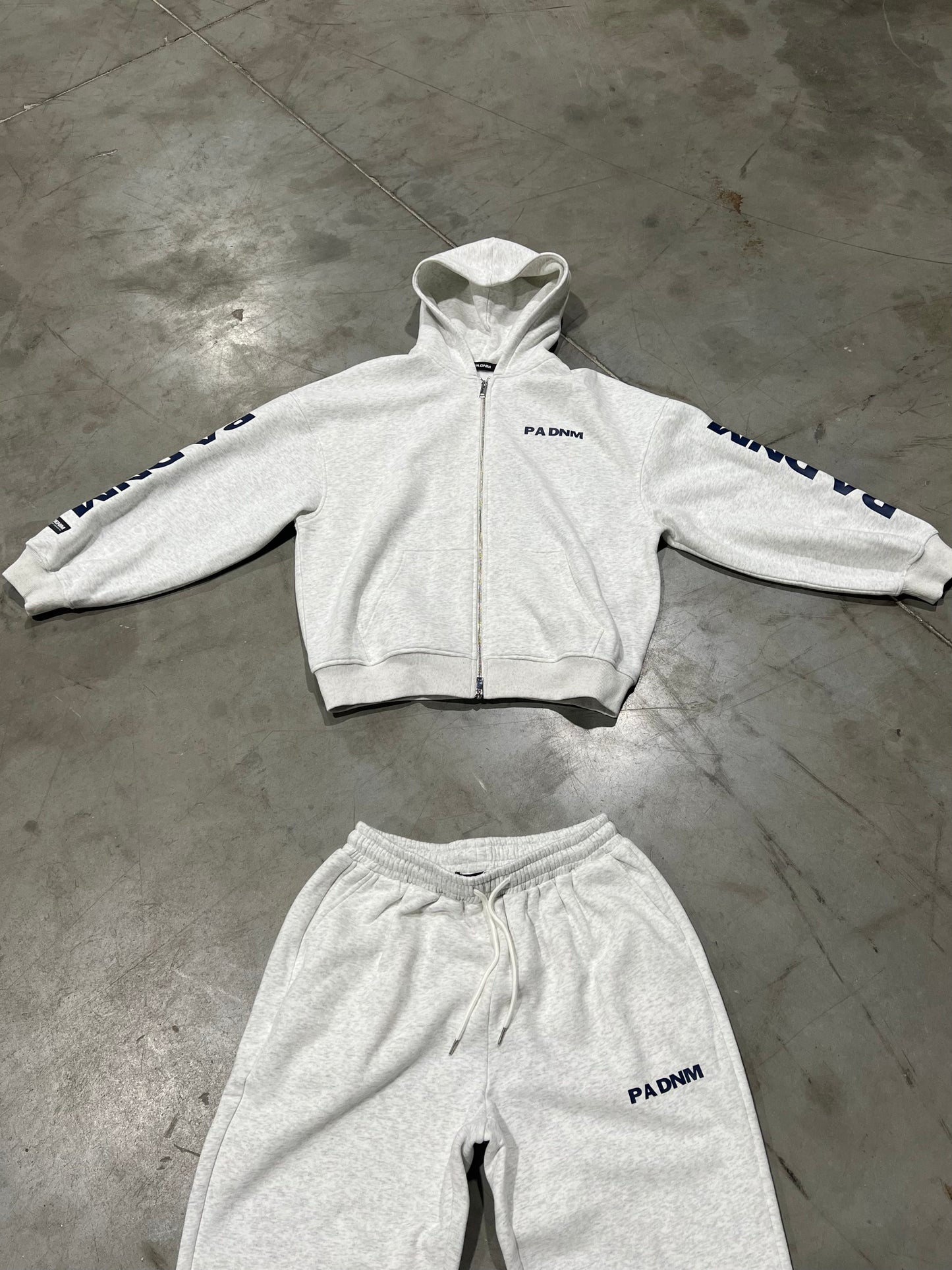 THE NAVY SCRIPT HOODIE