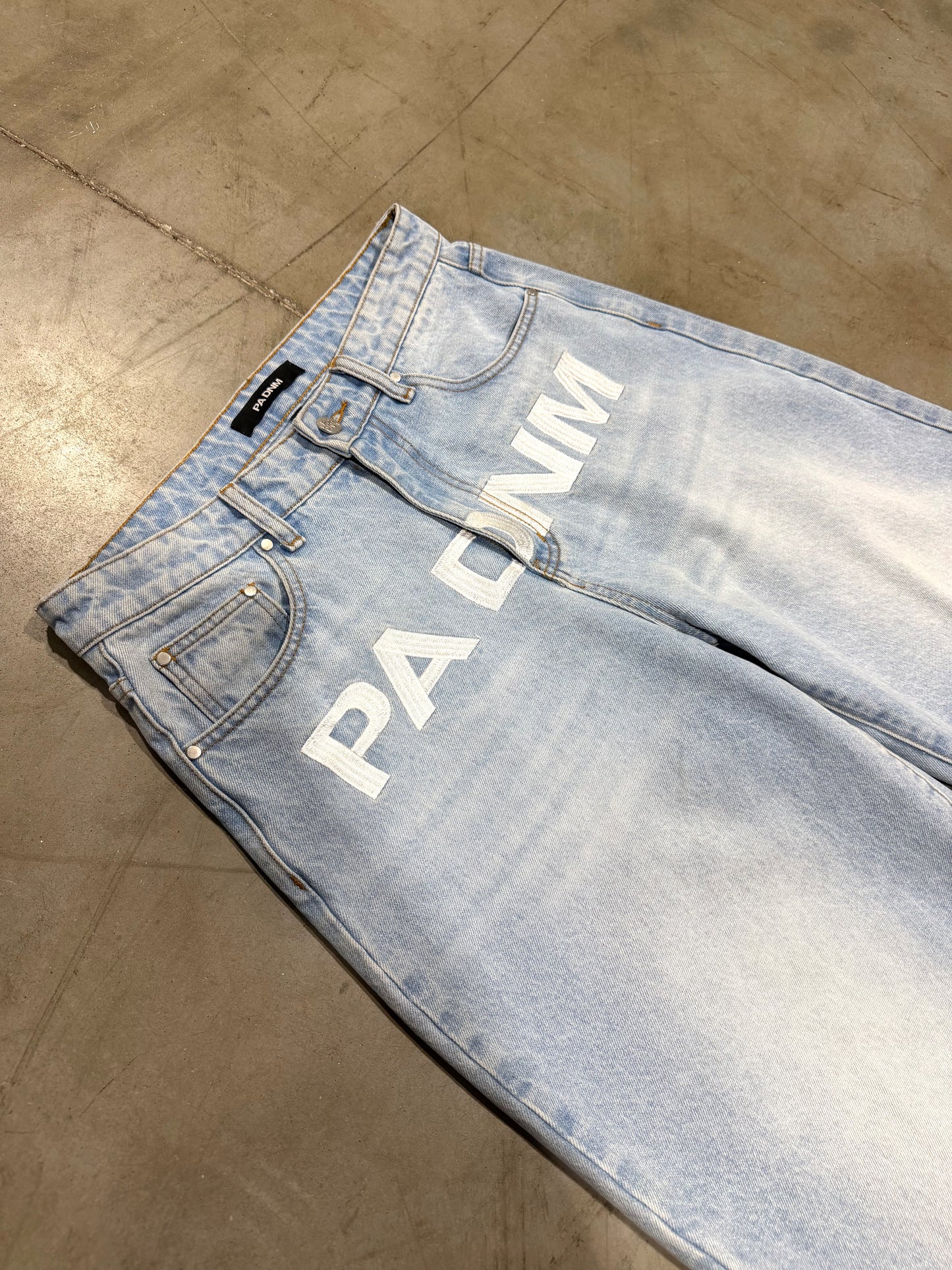 THE CORE DENIM PANTS I LIGHT BLUE