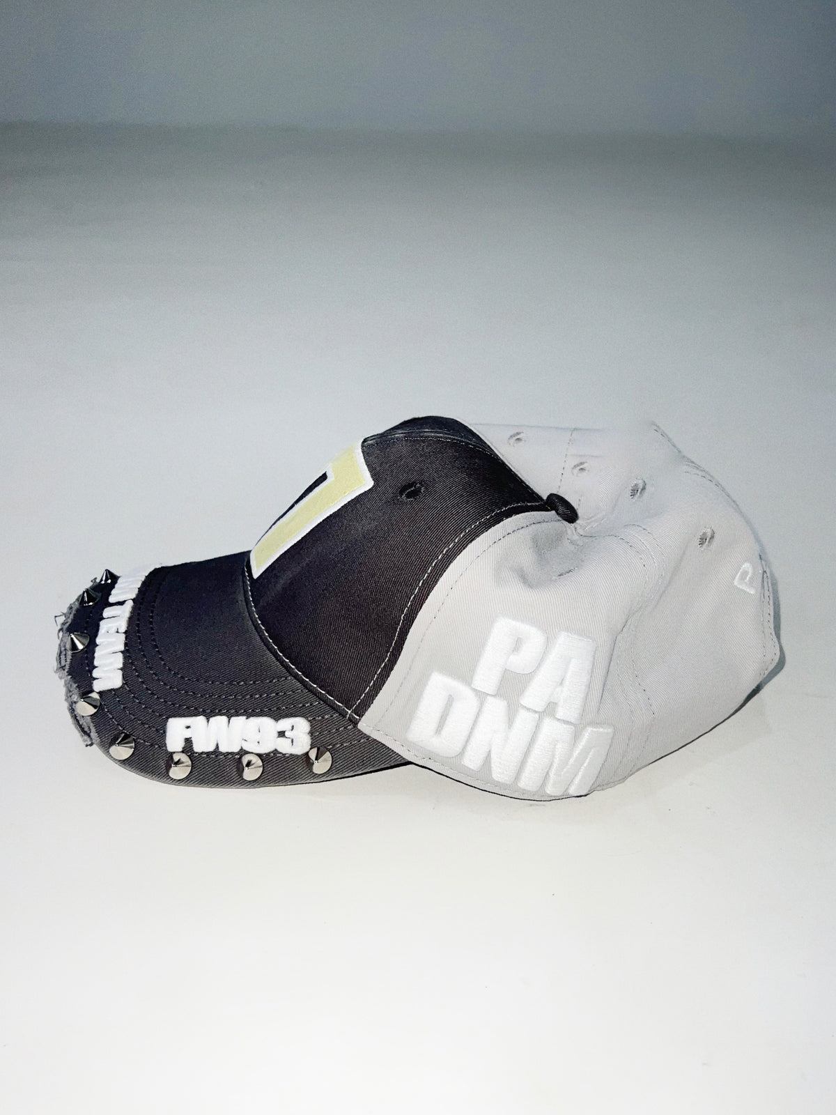 STUDDED GEAR CAP