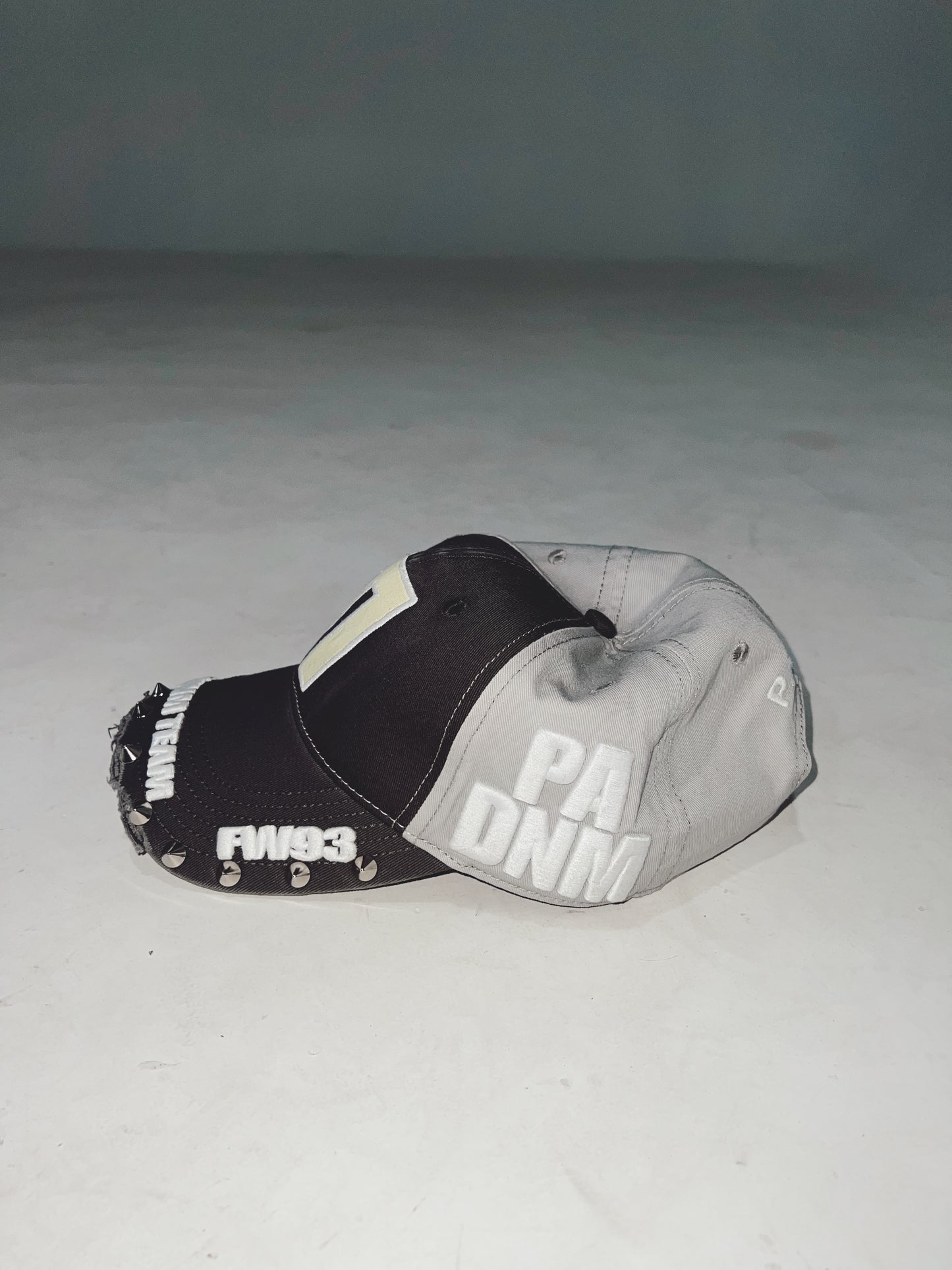 STUDDED GEAR CAP