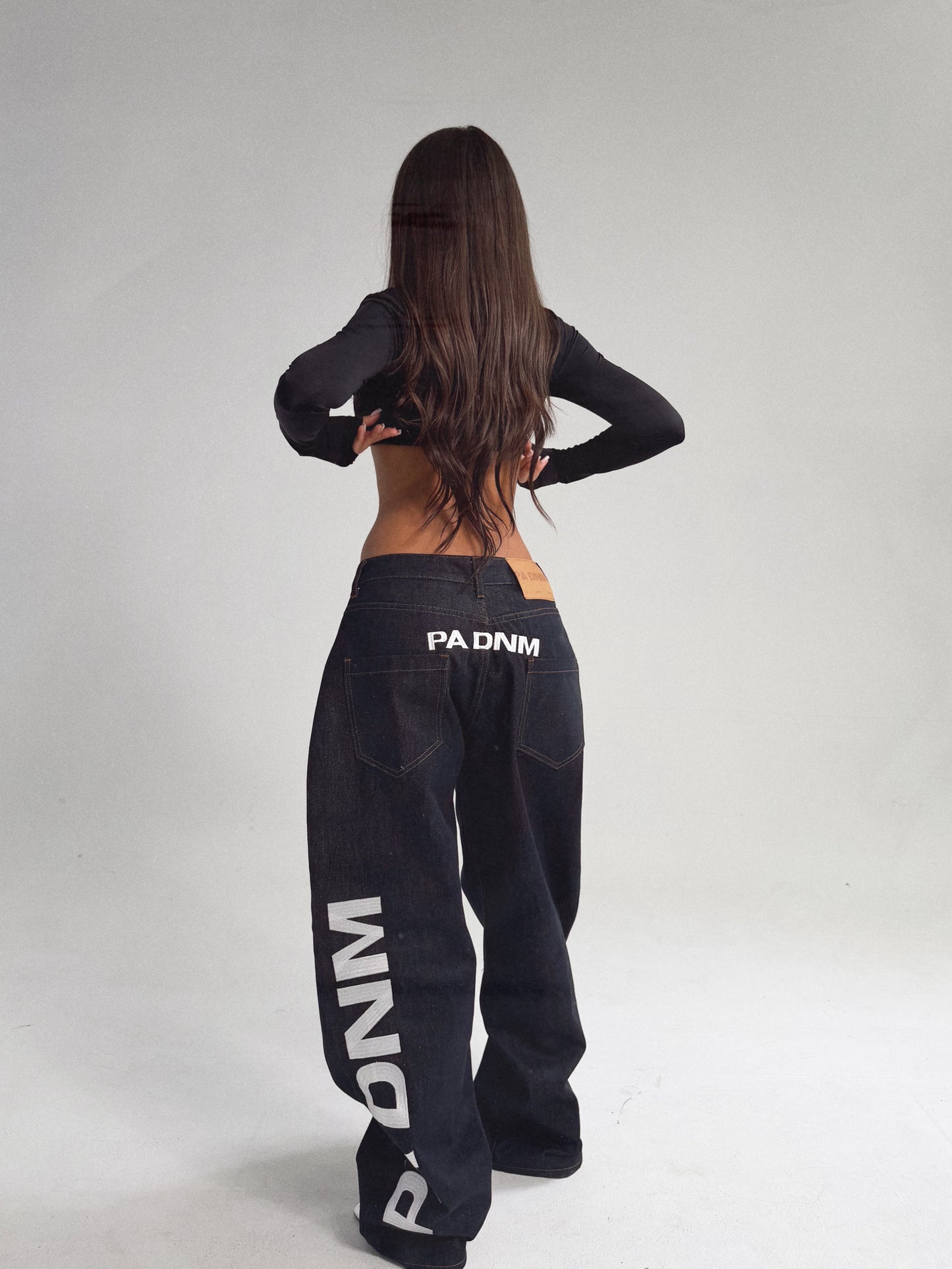 THE CORE DENIM PANTS